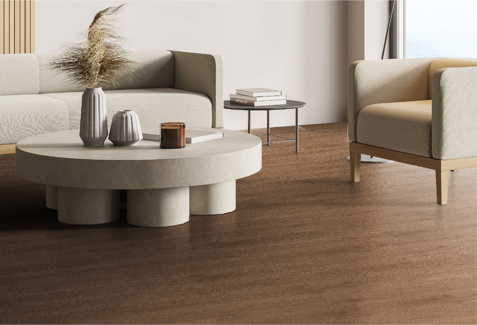 Ruang tamu dengan lantai SPC Taco TV 5510 Canyon Oak motif kayu warna cokelat sedang